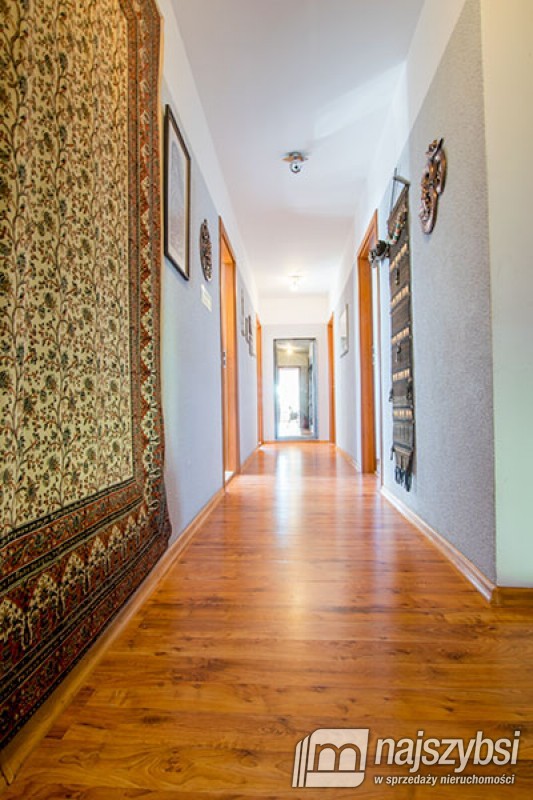 Dworek z pięknym widokiem. (35)