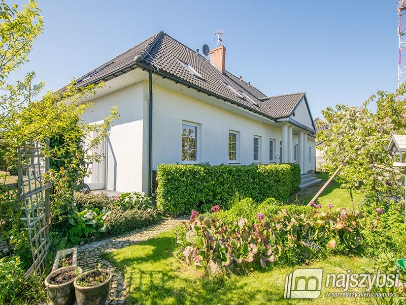 Dworek z pięknym widokiem. (36)