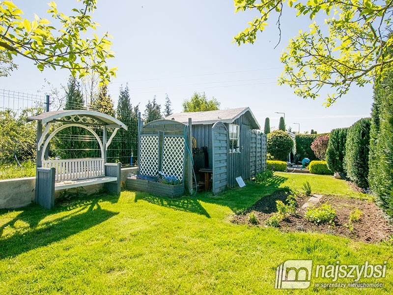 Dworek z pięknym widokiem. (37)