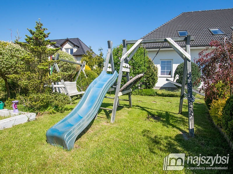 Dworek z pięknym widokiem. (38)