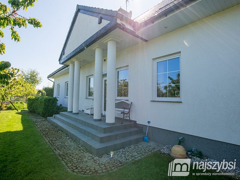 Dworek z pięknym widokiem. (39)