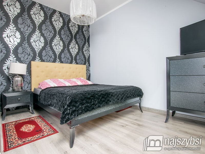 Dworek z pięknym widokiem. (5)