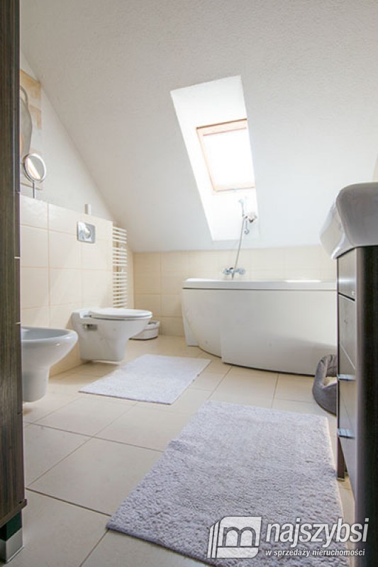 Dworek z pięknym widokiem. (7)