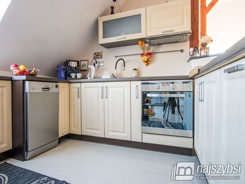 Dworek z pięknym widokiem. (8)