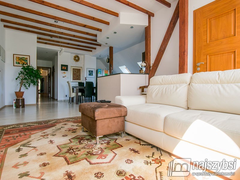 Dworek z pięknym widokiem. (9)