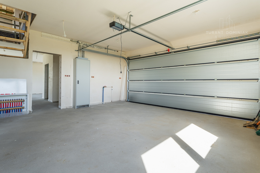 Urokliwy dom z garażem dwustanowiskowym (19)