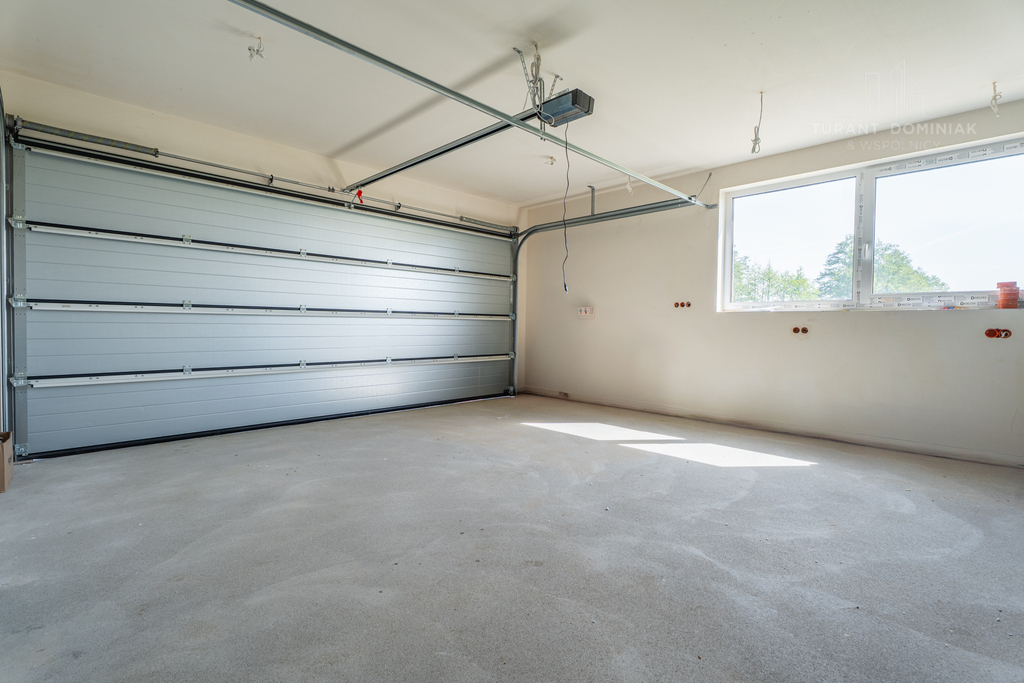 Urokliwy dom z garażem dwustanowiskowym (20)