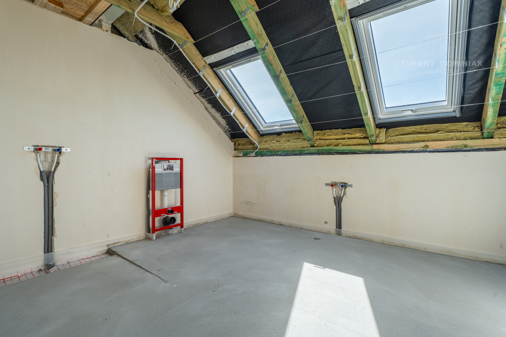 Urokliwy dom z garażem dwustanowiskowym (13)