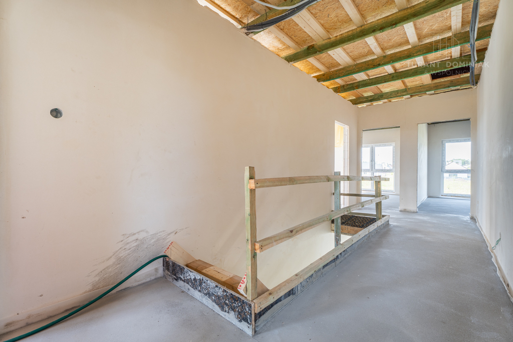 Urokliwy dom z garażem dwustanowiskowym (16)