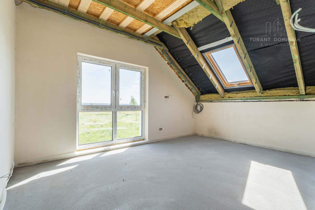 Urokliwy dom z garażem dwustanowiskowym (17)