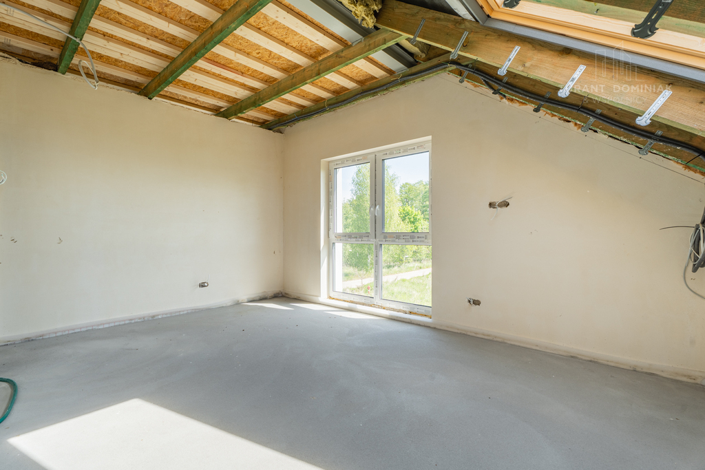 Urokliwy dom z garażem dwustanowiskowym (18)