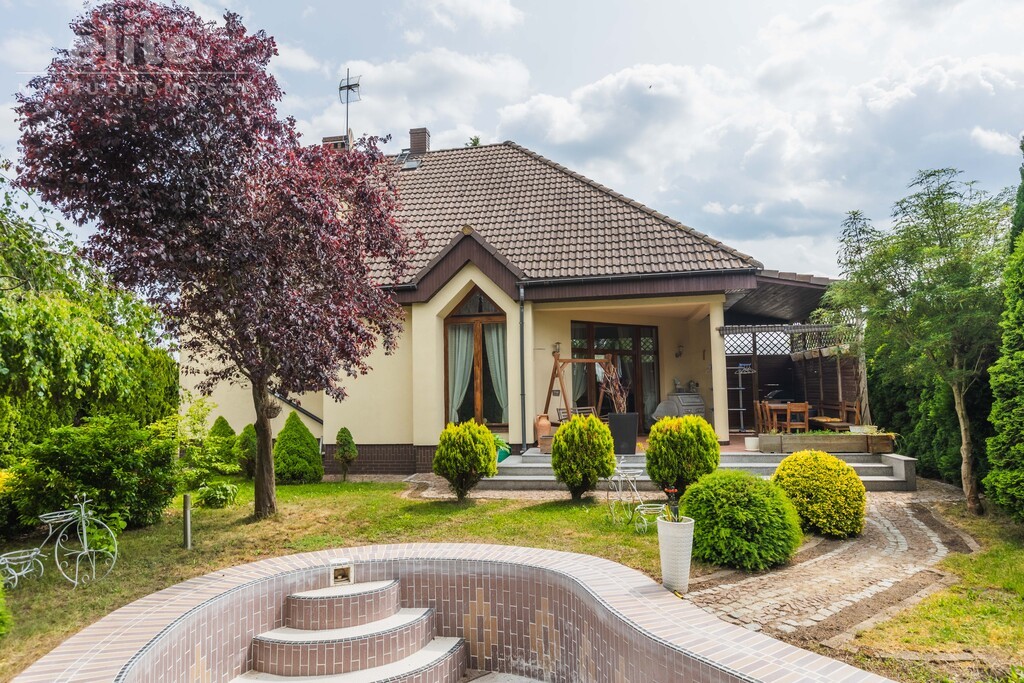 Ustowo na sprzedaż wolnostojący dom dz. 1521m2 (2)