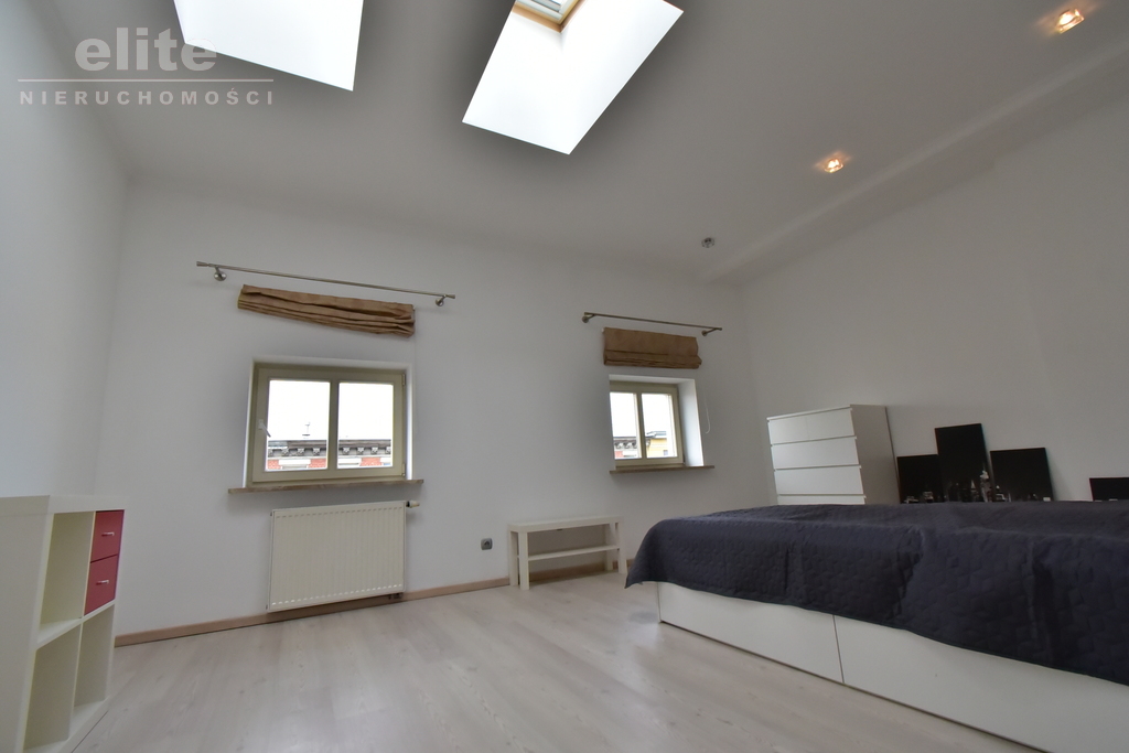 Jagiellońska blisko deptak, 107 m, 4 pok (9)