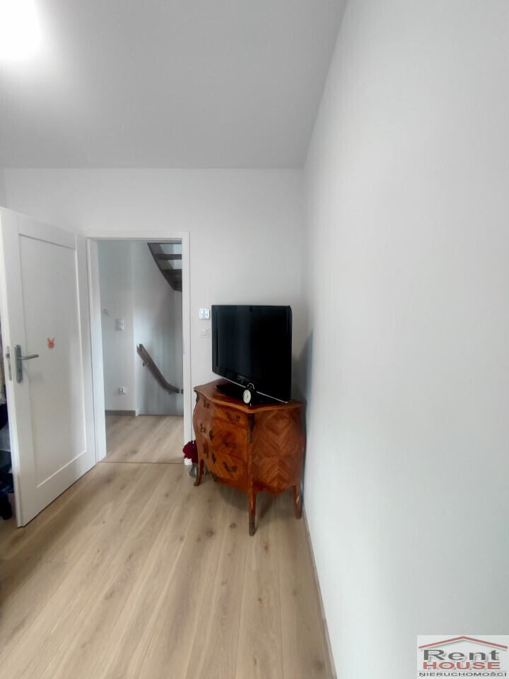 Całkowicie wykończony nowy bliźniak z garażem (14)