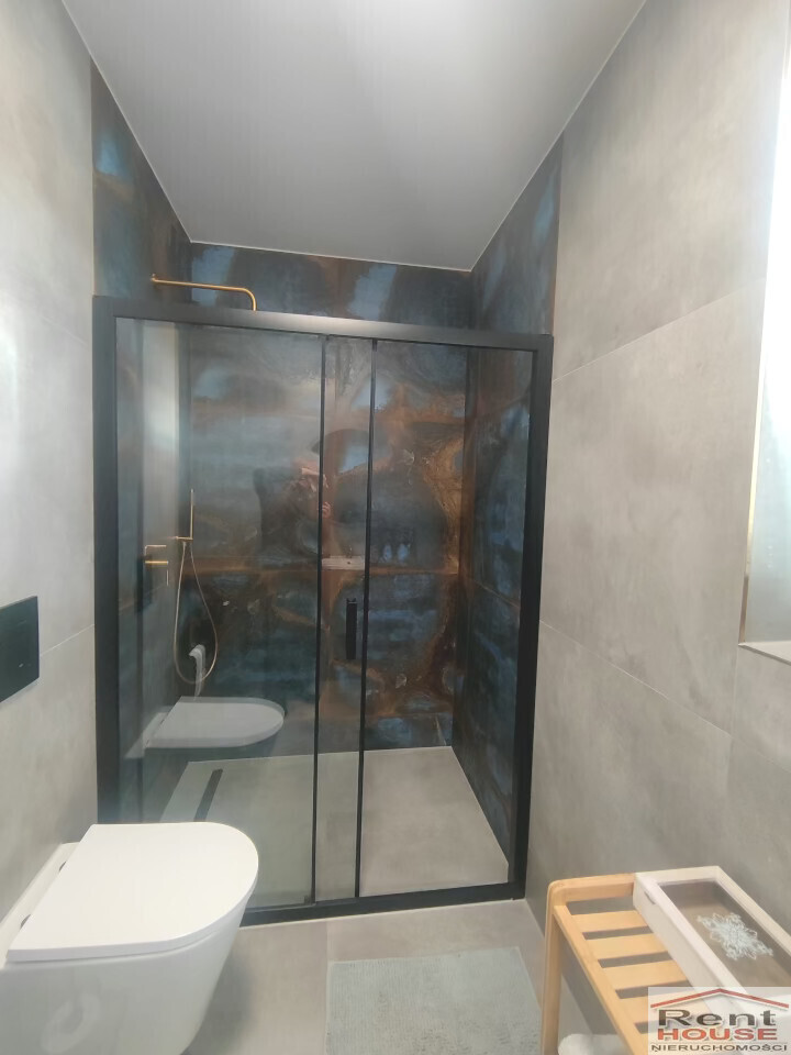 Całkowicie wykończony nowy bliźniak z garażem (17)