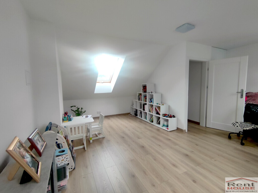 Całkowicie wykończony nowy bliźniak z garażem (19)