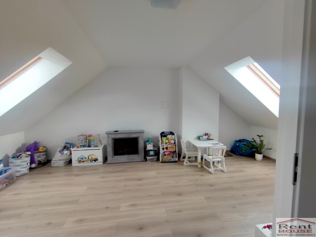 Całkowicie wykończony nowy bliźniak z garażem (20)