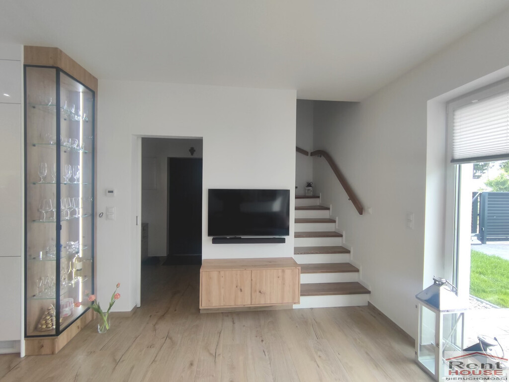 Całkowicie wykończony nowy bliźniak z garażem (5)