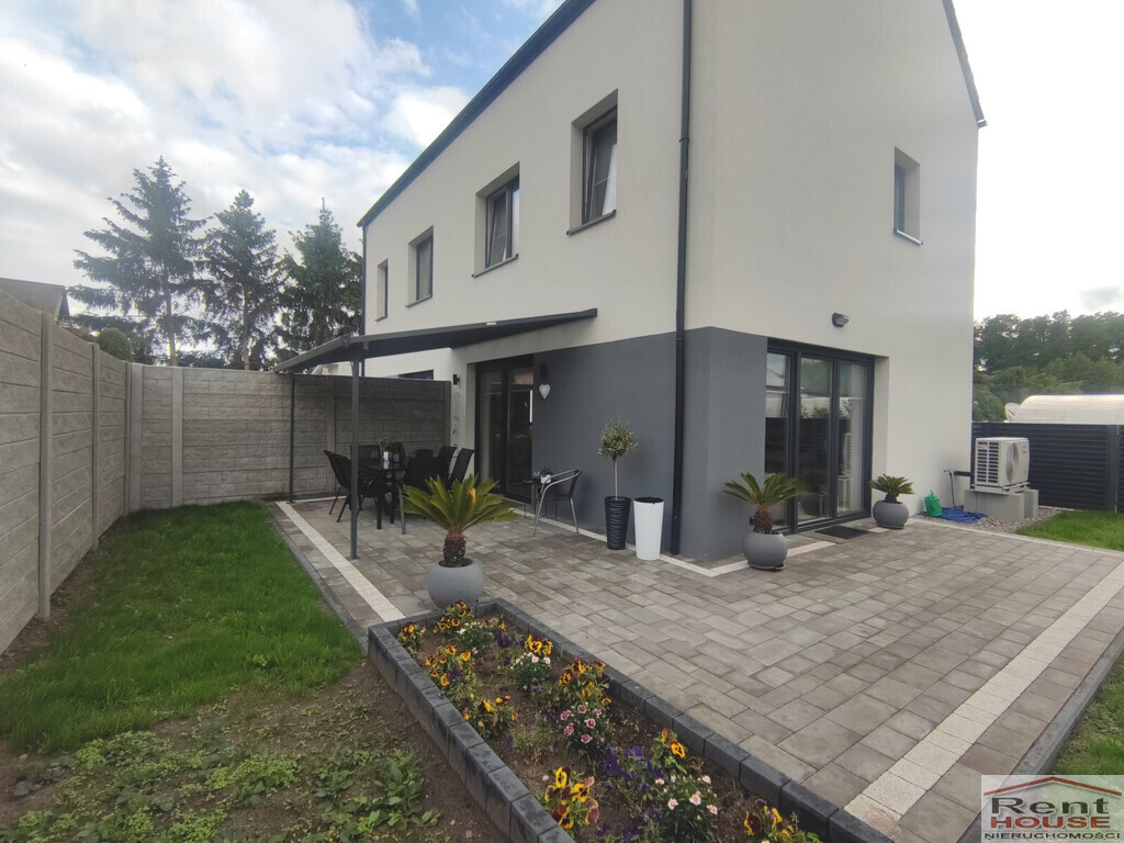 Całkowicie wykończony nowy bliźniak z garażem (24)