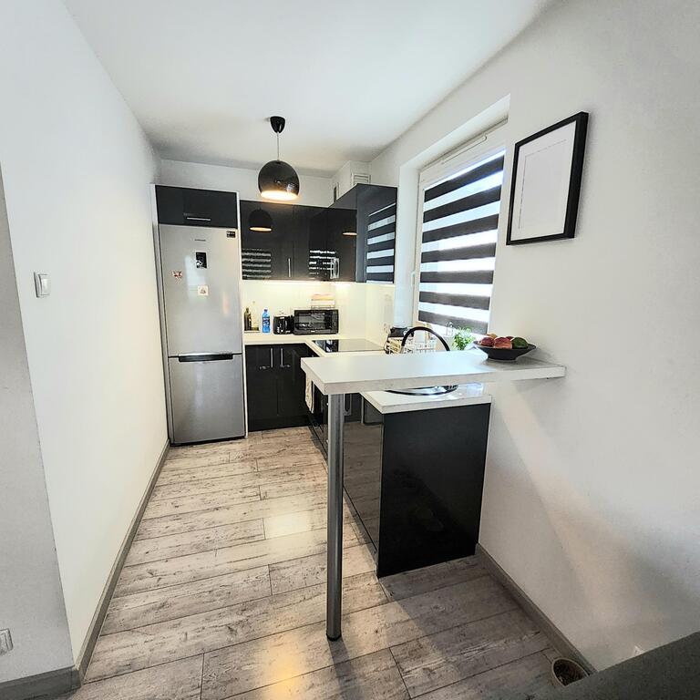 Przytulne 2 pokoje na parterze niskiego bloku. (5)