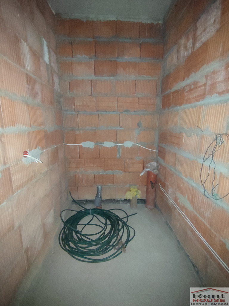 Dom wolnostojący, do wykończenia, Dołuje (8)