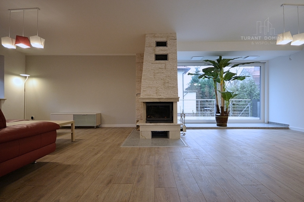 Nowoczesny dom na Pogodnie z dwoma garażami (1)