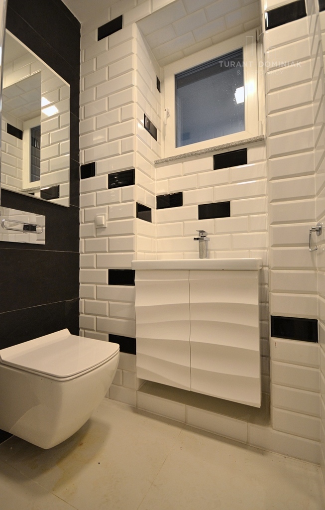 Nowoczesny dom na Pogodnie z dwoma garażami (24)