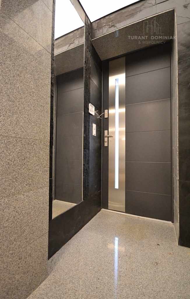 Nowoczesny dom na Pogodnie z dwoma garażami (25)