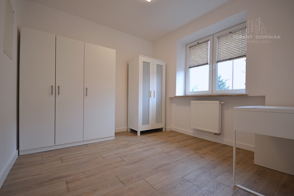 Nowoczesny dom na Pogodnie z dwoma garażami (13)