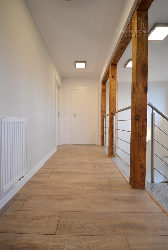 Nowoczesny dom na Pogodnie z dwoma garażami (14)