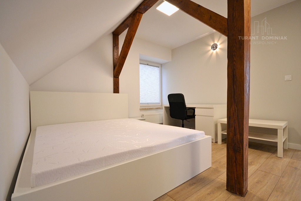 Nowoczesny dom na Pogodnie z dwoma garażami (16)