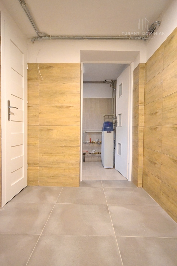 Nowoczesny dom na Pogodnie z dwoma garażami (20)