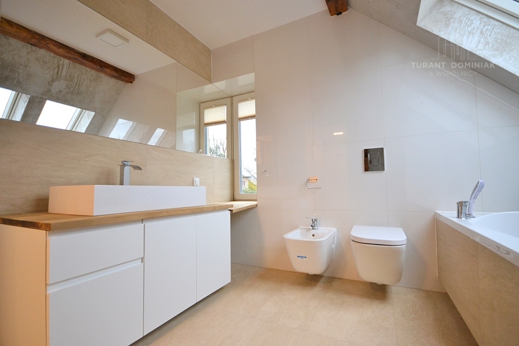 Nowoczesny dom na Pogodnie z dwoma garażami (19)