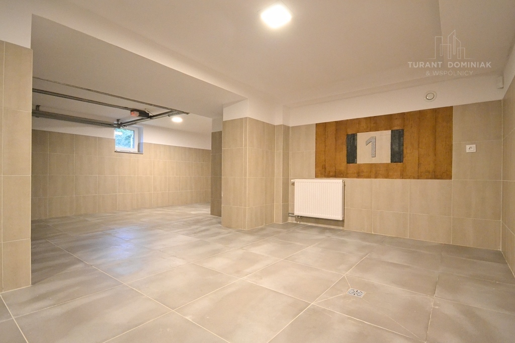 Nowoczesny dom na Pogodnie z dwoma garażami (22)