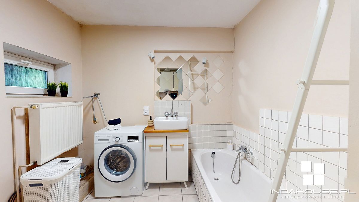 Tani dom do remontu w Biesiekierzu.
 (8)