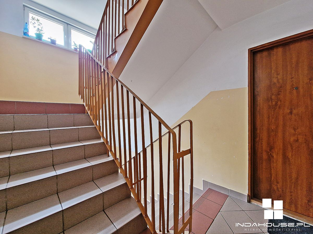 3 pokojowe, dwustronne, oddzielna kuchnia, balkon. (10)