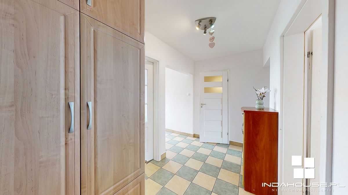 3 pokojowe, dwustronne, oddzielna kuchnia, balkon. (5)