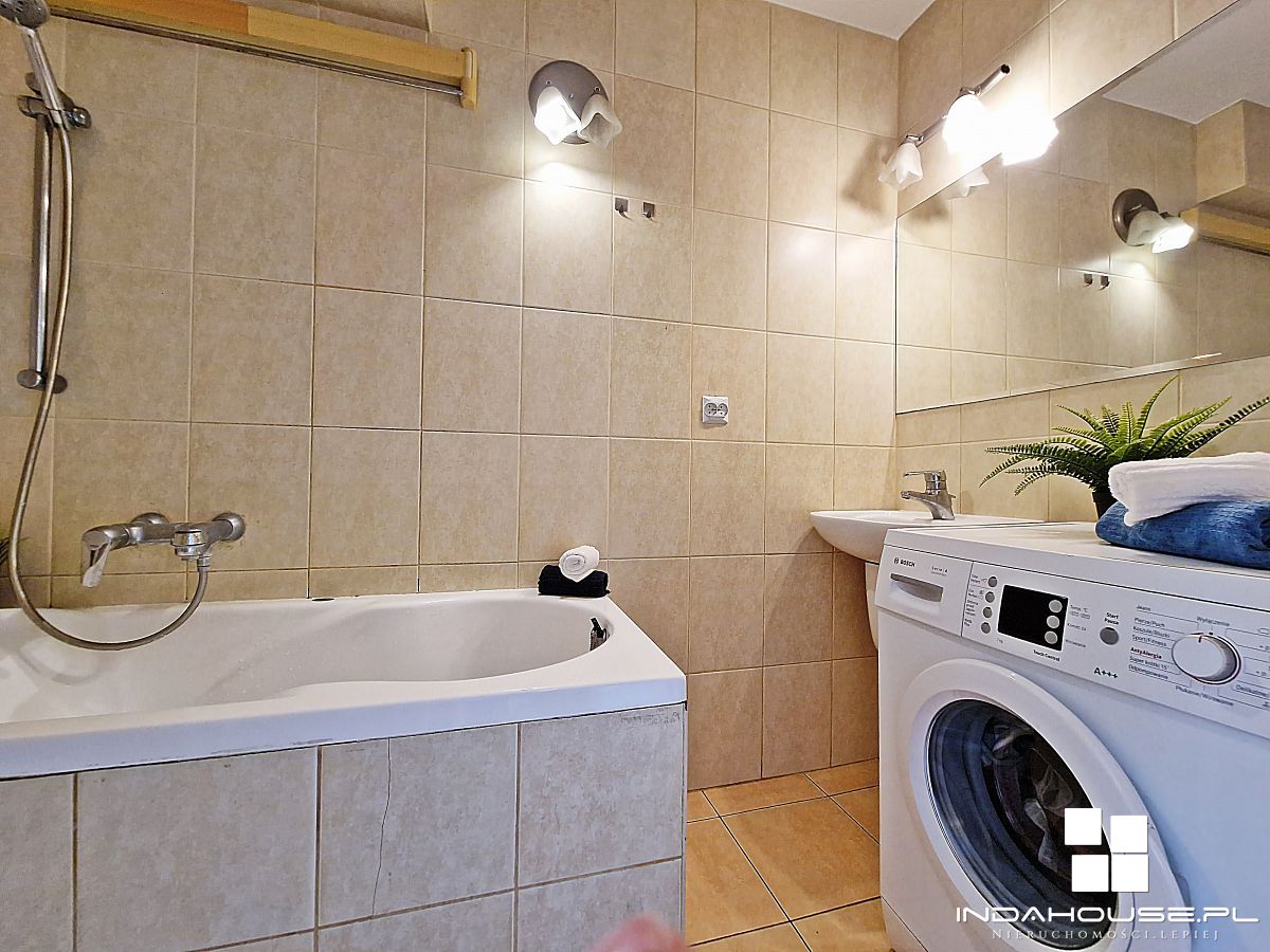 3 pokojowe, dwustronne, oddzielna kuchnia, balkon. (9)