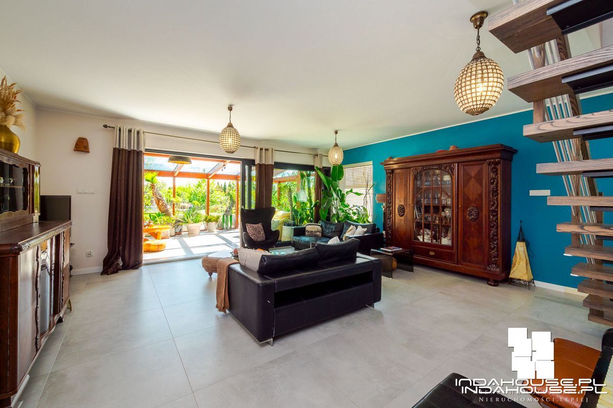 Płaski dach, 5 pokoi, ogród zimowy, fotowoltaika (1)