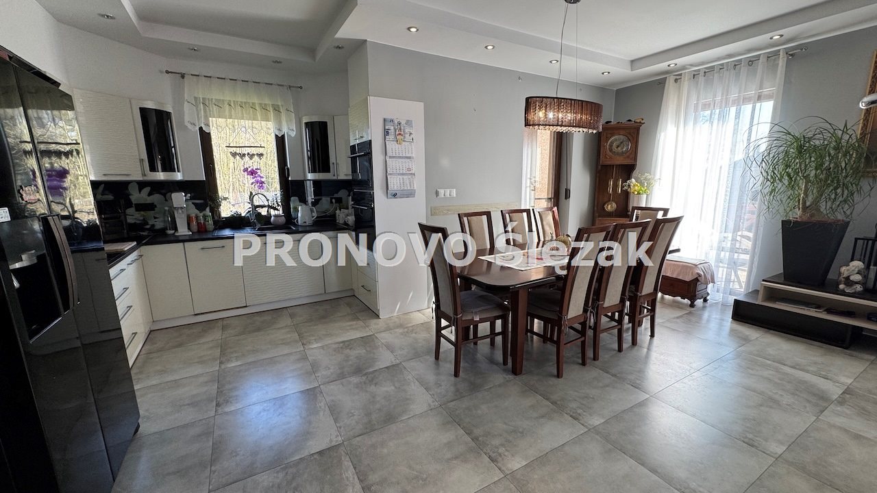 Rodzinny azyl pełen ciepła i komfortu (1)