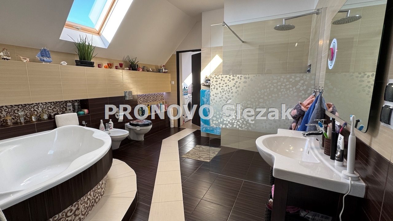 Rodzinny azyl pełen ciepła i komfortu (8)