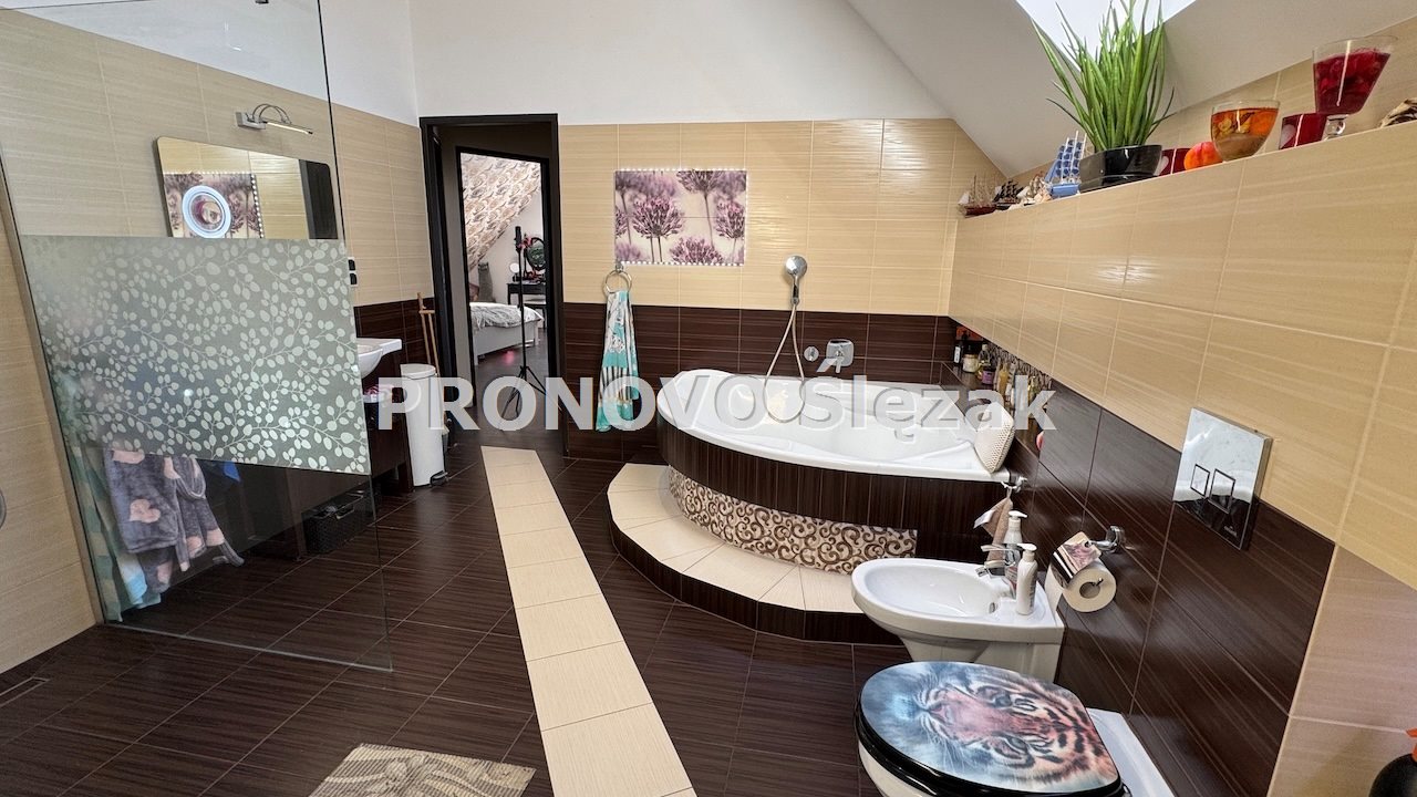 Rodzinny azyl pełen ciepła i komfortu (9)