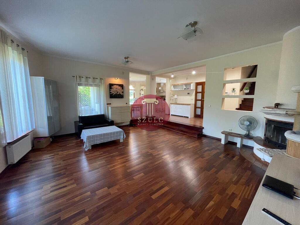 Bardzo ładny dom w kameralnej lokalizacji . (3)