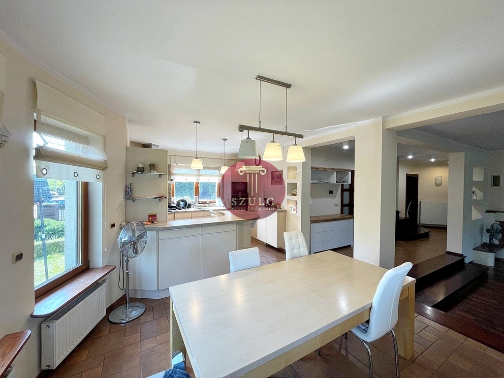 Bardzo ładny dom w kameralnej lokalizacji . (5)