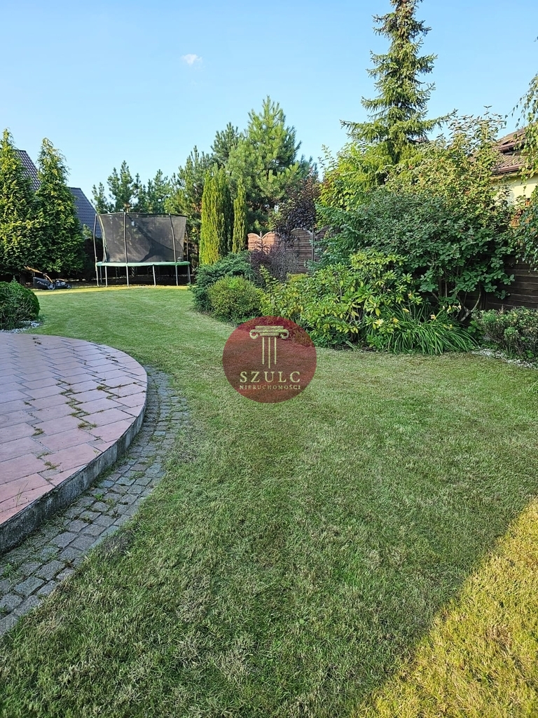 Bardzo ładny dom w kameralnej lokalizacji . (17)