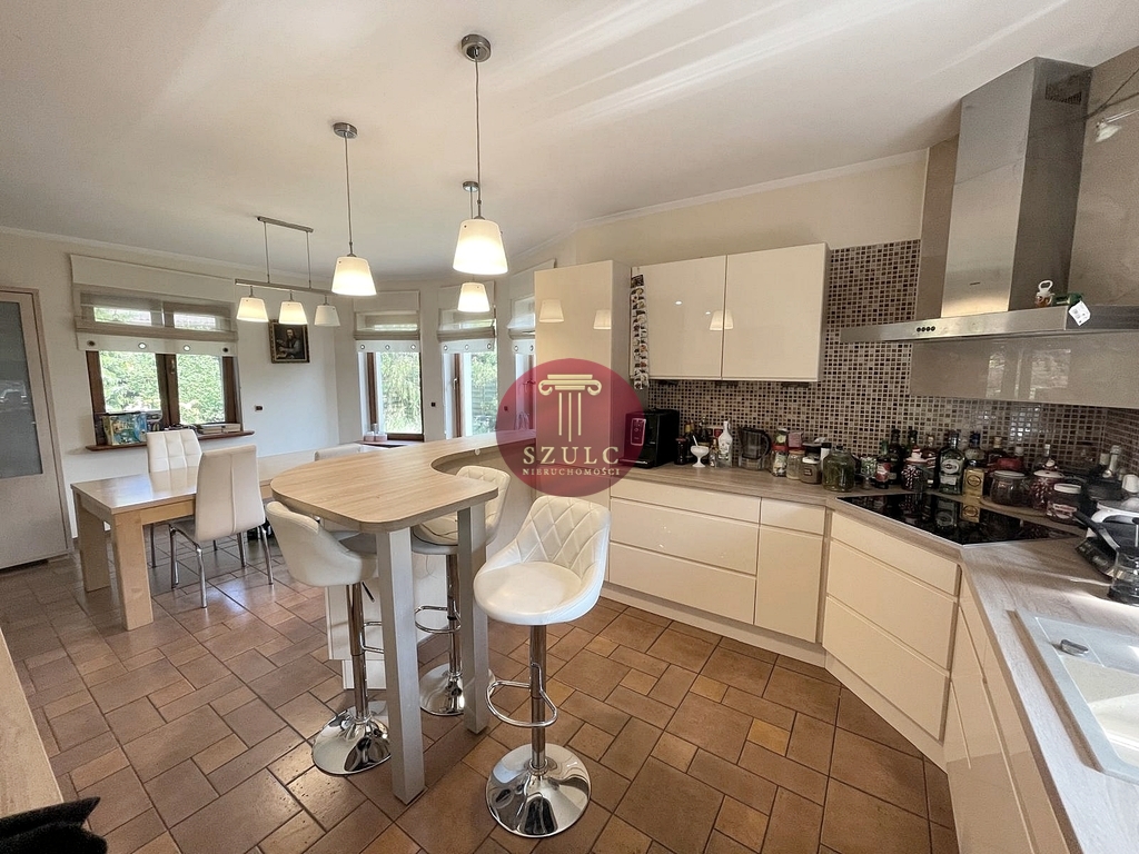 Bardzo ładny dom w kameralnej lokalizacji . (21)