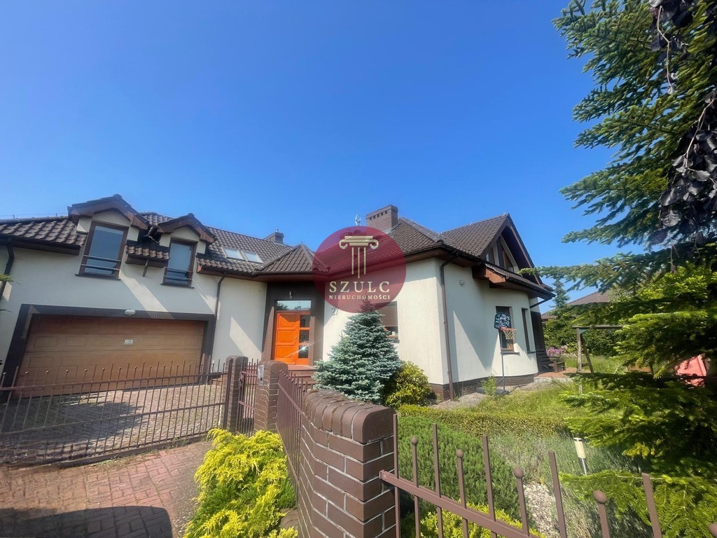 Bardzo ładny dom w kameralnej lokalizacji . (1)