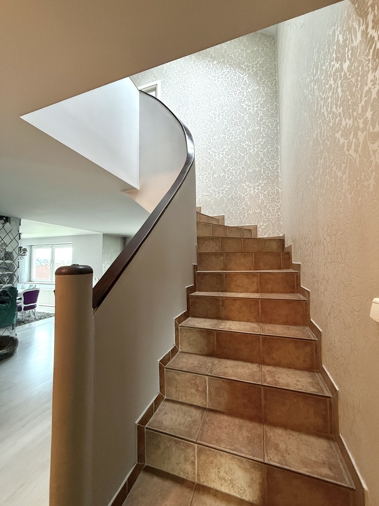 Dwupoziomowy apartament z 3 tarasami w Mierzynie (13)