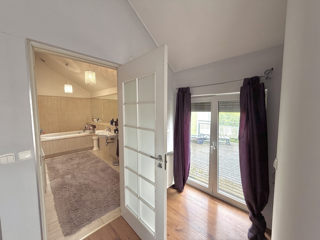 Dwupoziomowy apartament z 3 tarasami w Mierzynie (19)