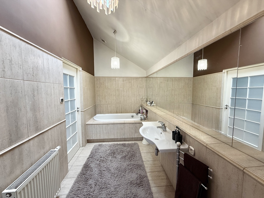 Dwupoziomowy apartament z 3 tarasami w Mierzynie (20)